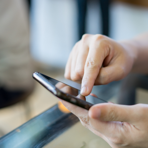 Il Tribunale di Milano sulla liceità della riproduzione di parti di un'opera letteraria su applicazione mobile