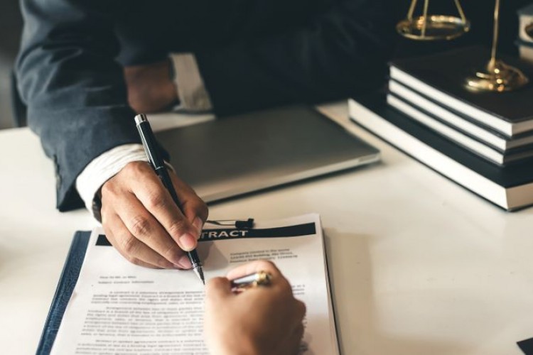 La ripartizione dell’indennizzo tra gli eredi beneficiari di un contratto di assicurazione sulla vita a favore di terzo