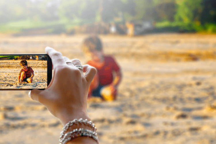 Foto dei figli minorenni, no ai post della nuova compagna del padre