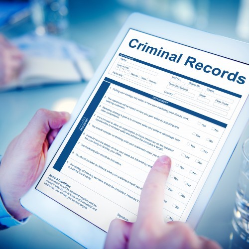 È legittimo richiedere il certificato del casellario giudiziale ai potenziali dipendenti?