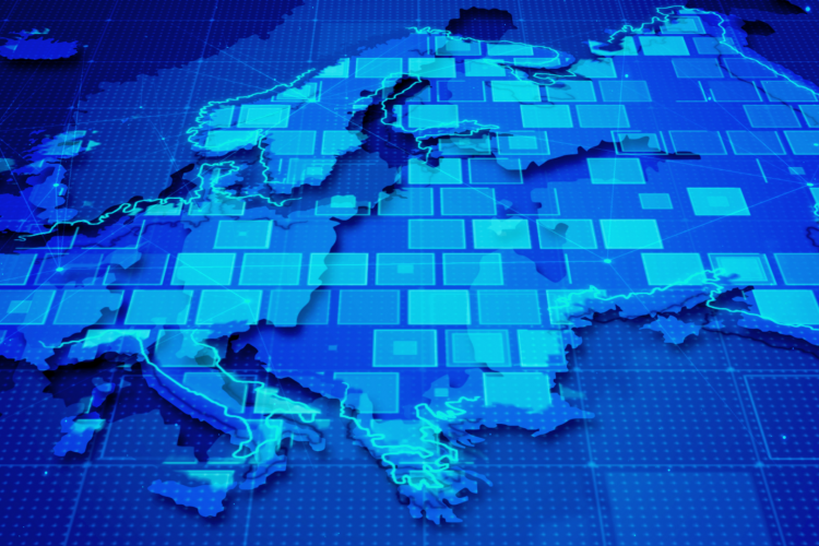 Il “DSA”: servizi intermediari online e profili di interazione con la Direttiva Copyright