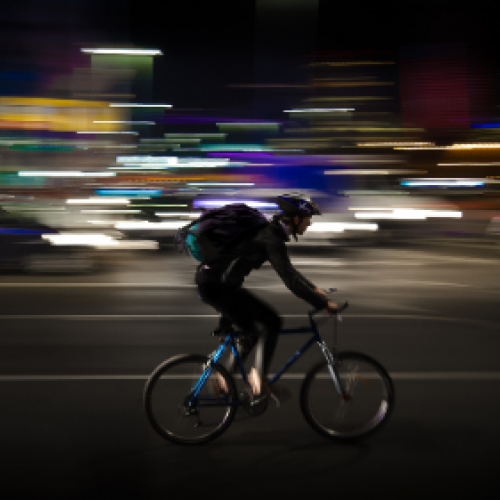 Firmato il primo contratto collettivo in Europa per i ciclofattorini