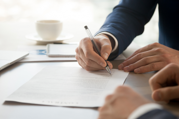 Fusione per incorporazione di società e legittimazione processuale: Cassazione n.21970/2021