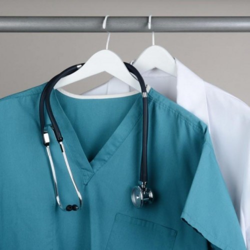 Divisa aziendale: il tempo di vestizione è orario di lavoro?