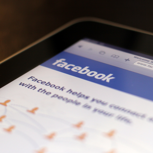 Facebook elimina il profilo di un utente per “ritorsione”: condannata al risarcimento del danno