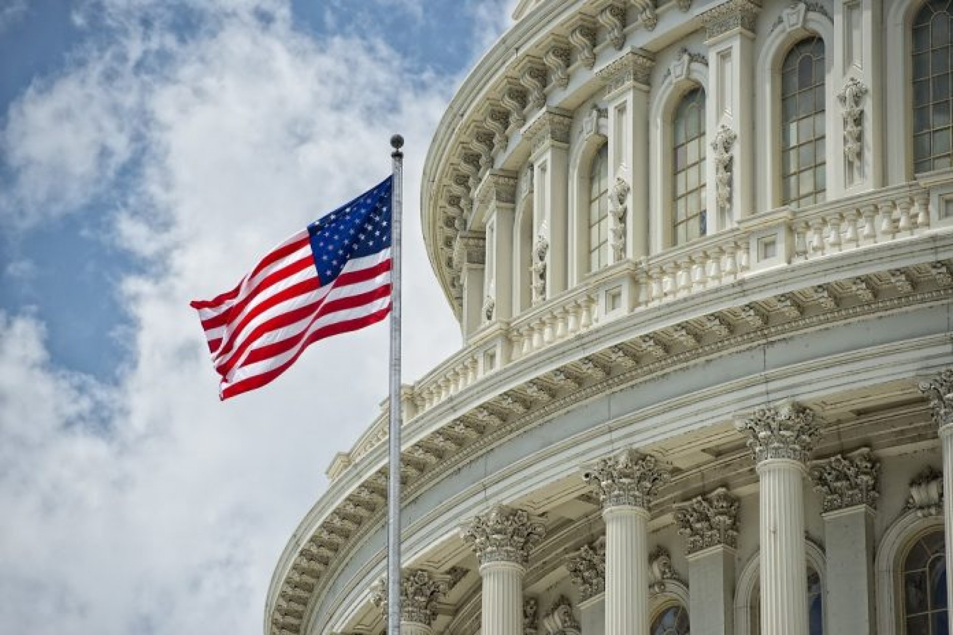 Il decreto USA sull’Intelligenza Artificiale generativa: sfide e rischi imminenti