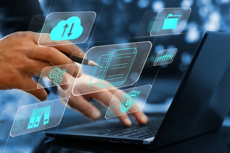 La digitalizzazione dei contratti: opportunità e sfide nel diritto commerciale