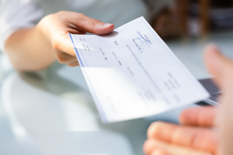 Responsabilità della banca per il pagamento dell’assegno di traenza a soggetto non legittimato